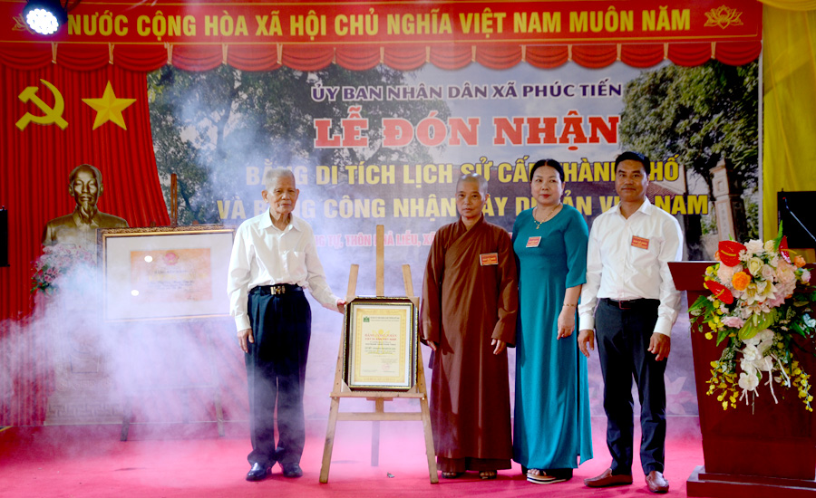 Cụ[-]Mít[-]độc[-]nhất[-]thôn[-]Khả[-]Liễu,[-]xã[-]Phúc[-]Tiến,[-]huyện[-]Phú[-]Xuyên[-](Hà[-]Nội)[-]được[-]vinh[-]danh[-]là[-]Cây[-]Di[-]sản[-]Việt[-]Nam